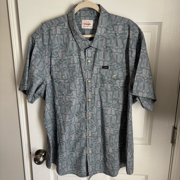 Wrangler Other - Wrangler Short Sleeve Shirt Men’s Size XXL Gray White Pearl‎ Snap Button Boots